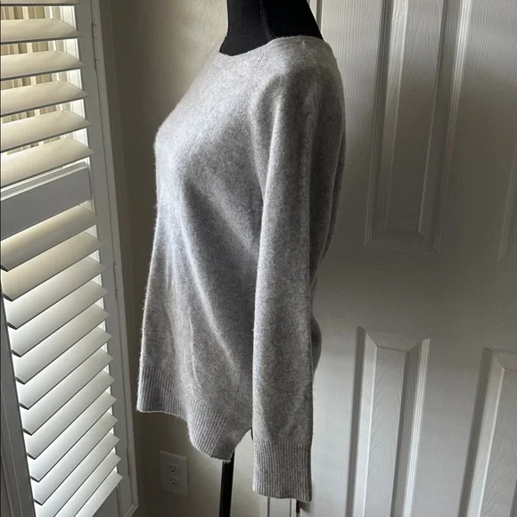 L.L. Bean Light Gray Women's Cashmere Crew Neck Sweater L - Picture 2 of 7
